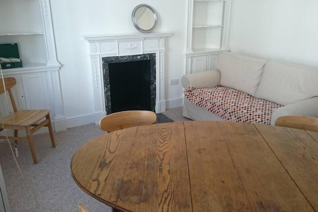 Central London Flat. Georgian Terrace. Bright. Экстерьер фото