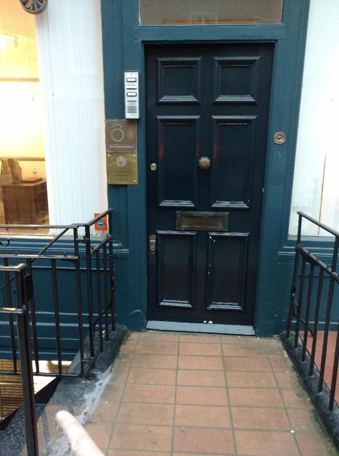Central London Flat. Georgian Terrace. Bright. Экстерьер фото