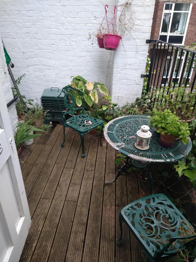 Central London Flat. Georgian Terrace. Bright. Экстерьер фото